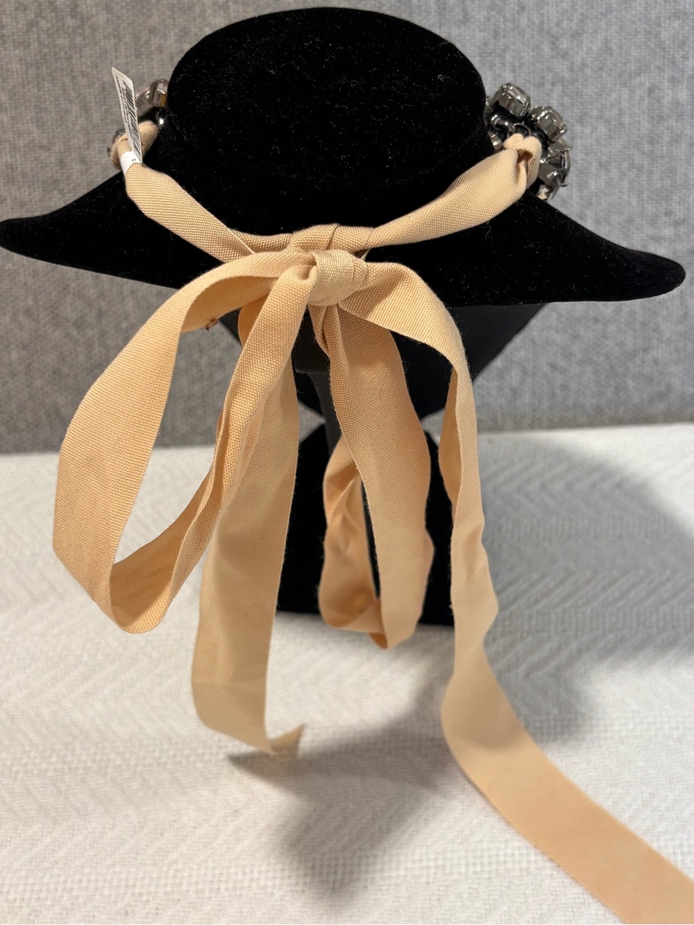 🔴🟡LOFT Gold-Tone and Champagne Crystal Cluster Necklace with Beige Ribbon - Picture 7 of 9